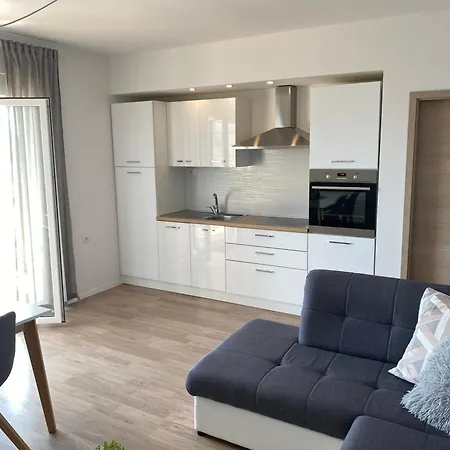 Moderne Mit Grillplatz Auf Dem Balkon Apartment Dramalj