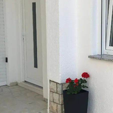 Moderne Mit Grillplatz Auf Dem Balkon Dramalj