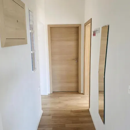 Moderne Mit Grillplatz Auf Dem Balkon Apartment Dramalj