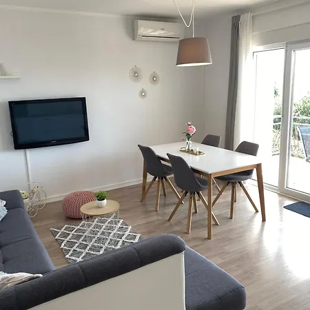 Moderne Mit Grillplatz Auf Dem Balkon * Dramalj