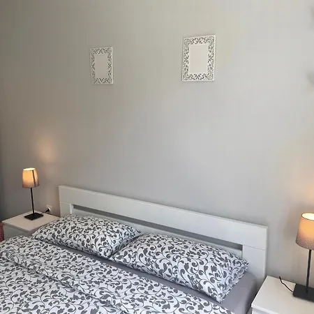 Moderne Mit Grillplatz Auf Dem Balkon Dramalj